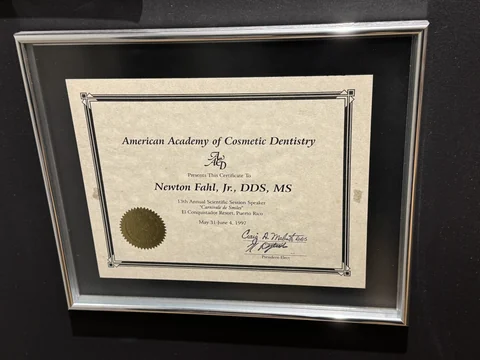 Certificado da AACD que reconhece Dr. Newton Fahl Jr. como palestrante em 1997.